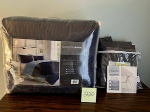 lot 220 image: Nice Comforter and Sheet Lot