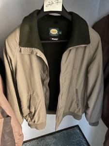 lot 227 image: Nice Cabelas (Polartec) Mens Large Jacket