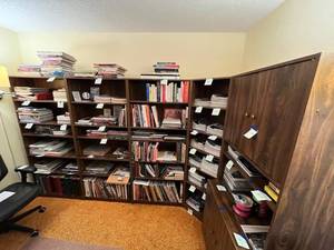 lot 291 image: Books Shelves & Cabinet Combo (Contents Not Included) - 72 Tall - BRING HELP AND TOOLS TO REMOVE