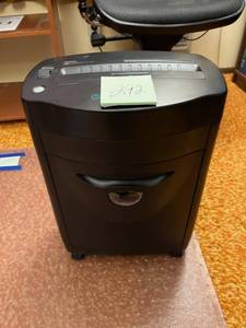 lot 292 image: Nice Royal 85MX Cross Cut Shredder in Good Working Condition