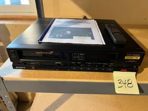 lot 348 image: Sony SL-S600 Super Beta Max (Clean and Powers Up)