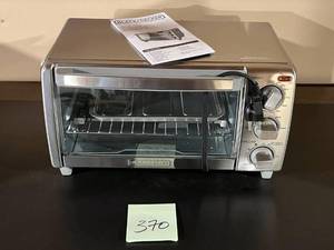 lot 370 image: Black & Decker Toaster Oven (Good Condition)
