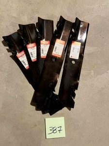 lot 387 image: Oregon 15.25 Lawnmower Blades (New)