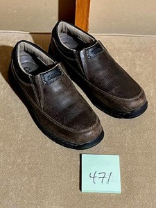 lot 471 image: Pair of Cabelas Mens Size 9D Leather Slip Ons (Good Condition)