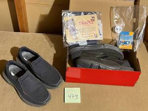 lot 473 image: Sketchers Slip On Loafers Lot (Mens Size 9) - One Pair is Brand New
