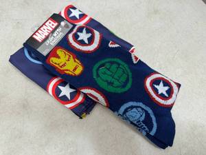 lot 37 image: New Marvel Avengers Crew Socks with Bandana Gift Set
