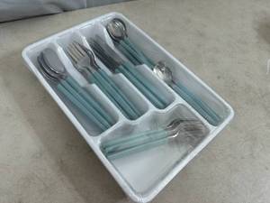 lot 55 image: New 48 Piece Flatware Set with Organizer