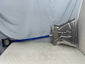 lot 104 image: New Snow Joe Snow Shovel with Ergonomic Handle