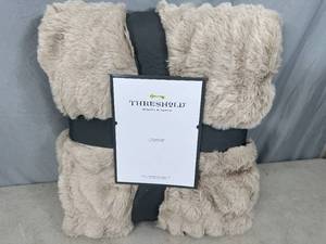 lot 106 image: New Threshhold Super Soft Throw Blanket
