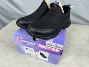lot 186 image: New Skechers Memory Foam Shoes - Size 5.5