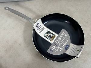 lot 188 image: New 11 inch Blue Sapphire Ceramic Coated Frying Pan