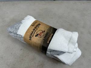 lot 202 image: 4 New Pairs Hiwassee Work Socks