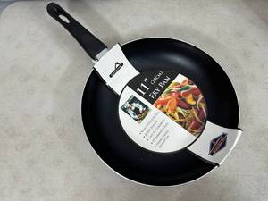 lot 242 image: New 11 inch Aluminum Non-Stick Frying Pan