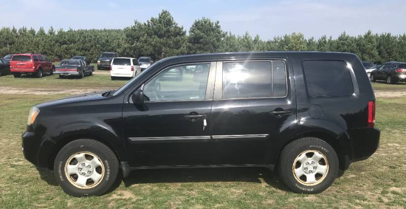 lot 11 image: 2011 Honda Pilot LX 4x4