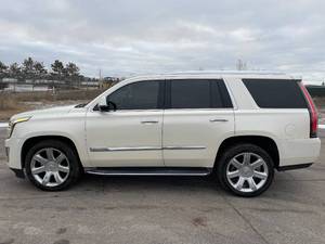 2015 Cadillac Escalade Luxury - 4X4