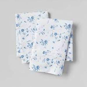lot 14 image: 400 Thread Count Performance Printed Pillowcase Set - Threshold - King - WhiteBlue Floral