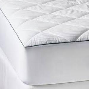 lot 24 image: Cool Plush Mattress Pad - Casaluna - King