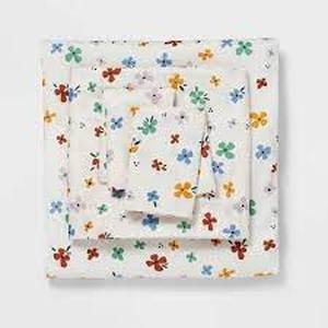 lot 16 image: Printed Microfiber Sheet Set - Room Essentials - Full - Floral