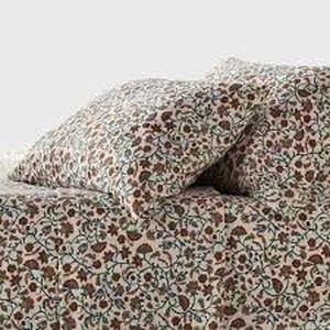 lot 28 image: Flannel Sheet Set - Threshold - Full - Floral
