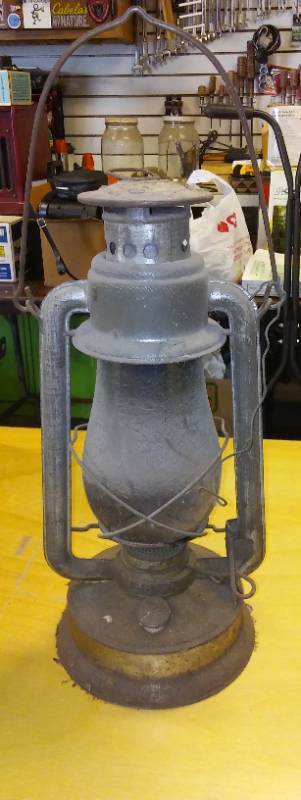 lot 83 image: Vintage Kerosine Lantern.