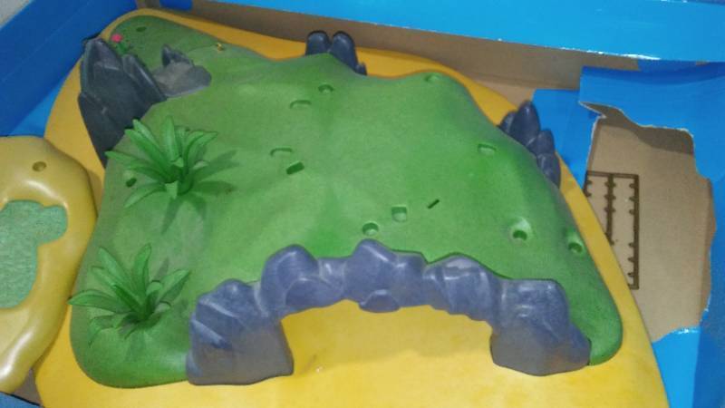 lot 76 image: Playmobil Island For The Pirate Set.