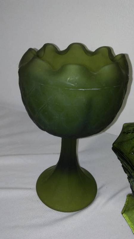 lot 191 image: Vintage Indiana Green Glass (2)