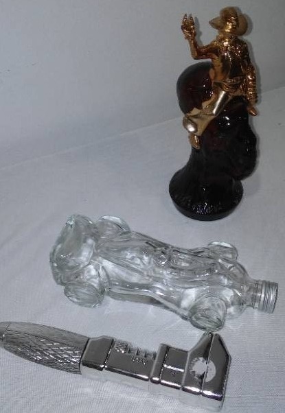 lot 201 image: Home Dcor (8), Avon Collectables. Variety.