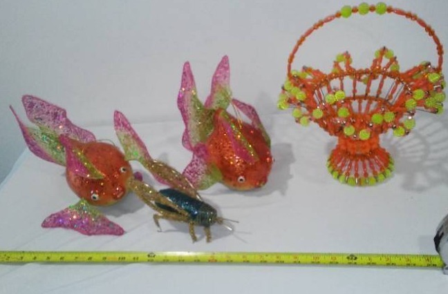 lot 268 image: Lake Decor Galore -Wow