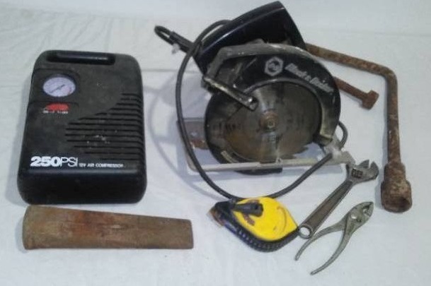 lot 108 image: Household Variety. Vacuums Working.12 V air compressor, B&D saw