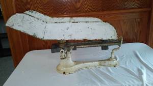 lot 7 image: Antique Jacobs Bros Body Scale.