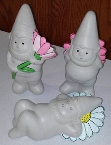 lot 17 image: Ceramic Gnomes (3).