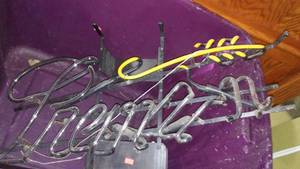 lot 31 image: Neon Beer Sign