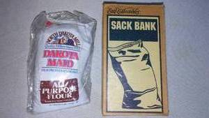 lot 119 image: ERTL Dakota Maid Flour Sack With Box Bank.