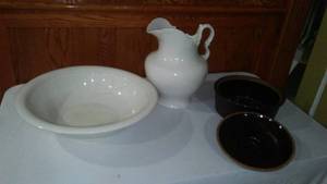 lot 357 image: Pitcher, Basin, And Bean Pot.