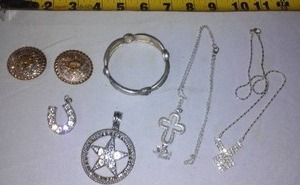 lot 361 image: Jewelry.