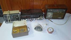 lot 371 image: Clocks And Clock Radios.