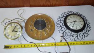 lot 379 image: Vintage Clocks (3).