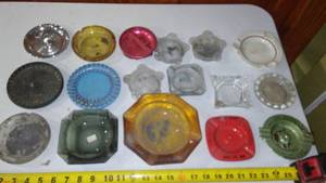 lot 383 image: Ashtrays Vintage (17).