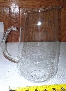 lot 390 image: Vintage Pyrex Pitcher.