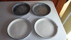 lot 397 image: Enamel Ware Camping Plates (4).