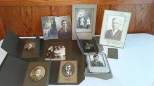 lot 410 image: Vintage Photo�s (10)