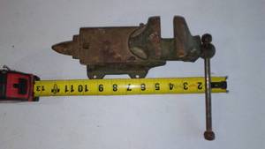 lot 412 image: Cheney Anvil and Vise No. 10.