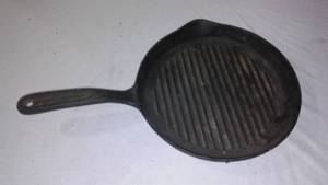 lot 418 image: Cast Bacon Skillet Copco 105 E Demark.