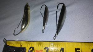 lot 429 image: Vintage Weedless Lures (3)