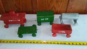 lot 457 image: Wood Train Cars (5)