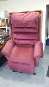 lot 466 image: Pride Lift Chair.