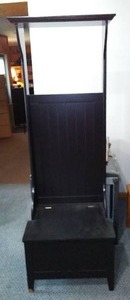 lot 468 image: Entry Way Bench.