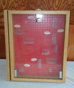 lot 475 image: Display Box. No Keys. 16 T x 13 W x 9 D.