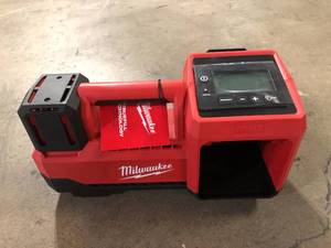 Milwaukee M18 18-Volt Lithium-Ion Cordless Electric Portable Inflator (Tool-Only) Customer Returns See Pictures