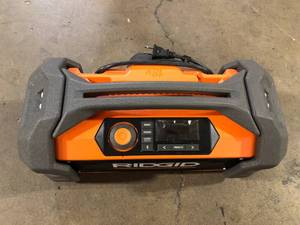 RIDGID 18V Hybrid Jobsite Radio with Bluetooth Wireless Technology (Tool Only) Customer Returns See Pictures